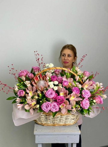 Композиция &laquo;Королевский сад&raquo; от интернет-магазина цветов в 