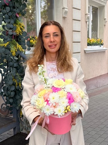 Композиция из маттиолы и хризантемы &laquo;Магия&raquo; от интернет-магазина цветов в 