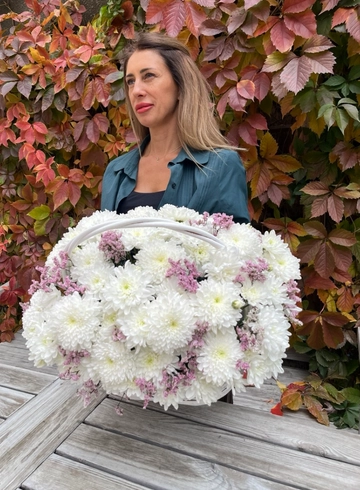 Композиция из хризантем  &laquo;Симфония чувств&raquo; от интернет-магазина цветов в 