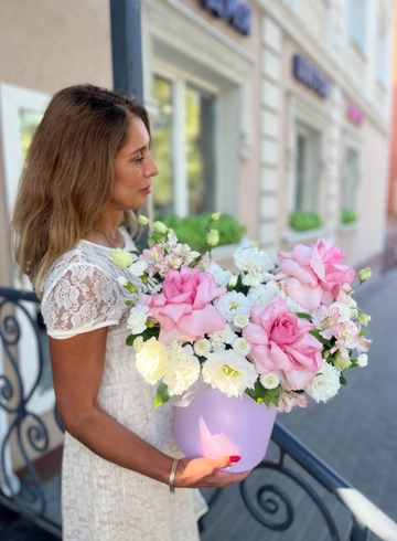 Композиция в шляпной коробке с французской розой «Мое сердце для тебя» от интернет-магазина цветов в 