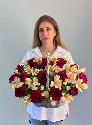 Композиция из роз «Доминика» от интернет-магазина цветов в 