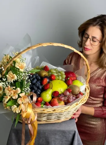 Корзина &laquo;Фруктовая сказка&raquo; от интернет-магазина цветов в 