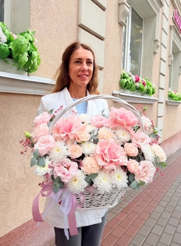 Композиция &laquo;Фрейлина&raquo; от интернет-магазина цветов в 