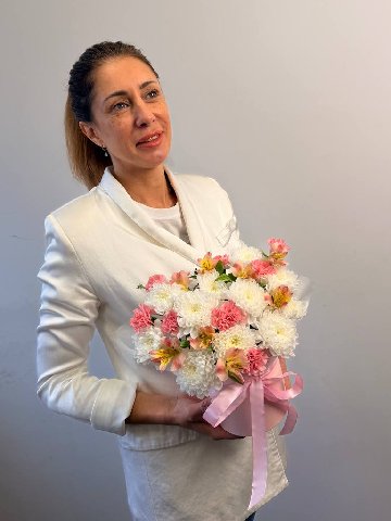 Композиция из хризантемы, гвоздик и альстромерии &laquo;Летняя&raquo; от интернет-магазина цветов в 