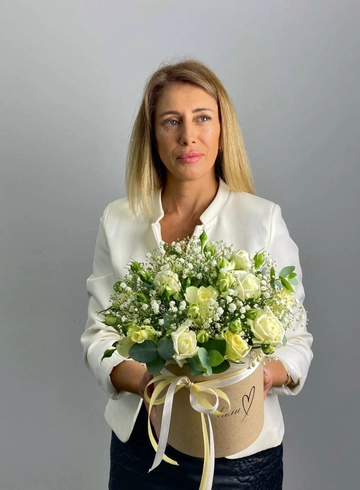 Композиция в коробке &laquo;Реверанс&raquo; от интернет-магазина цветов в 