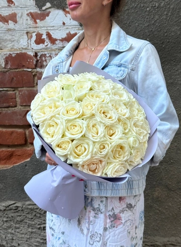 Букет из роз «Пышный бал» от интернет-магазина цветов в 