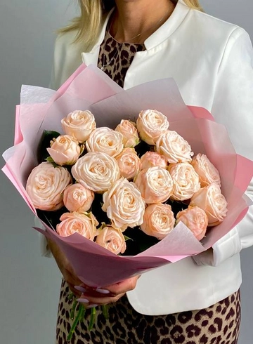 Букет из кустовых роз «Притяжение» от интернет-магазина цветов в 