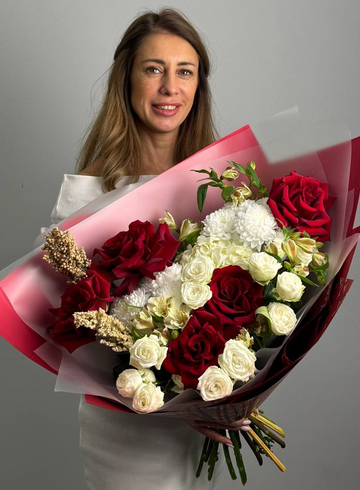 Букет с гортензией и розами &laquo;Дива&raquo; от интернет-магазина цветов в 