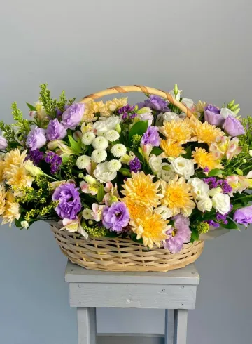 Корзина цветов «Яркий день» от интернет-магазина цветов в 