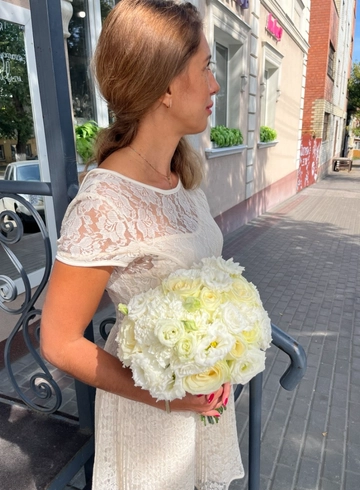 Букет из эустомы и роз «Саманта» от интернет-магазина цветов в 