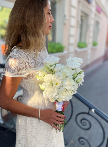 Букет из эустомы и гвоздики «Воздушный танец» от интернет-магазина цветов в 