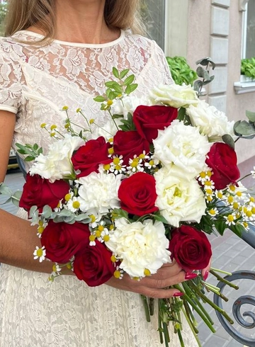 Букет с розами «Летний» от интернет-магазина цветов в 