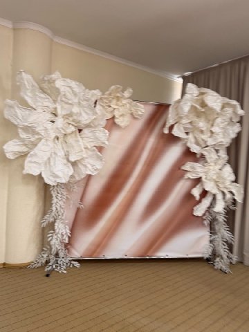 Оформление фотозоны от интернет-магазина цветов в 