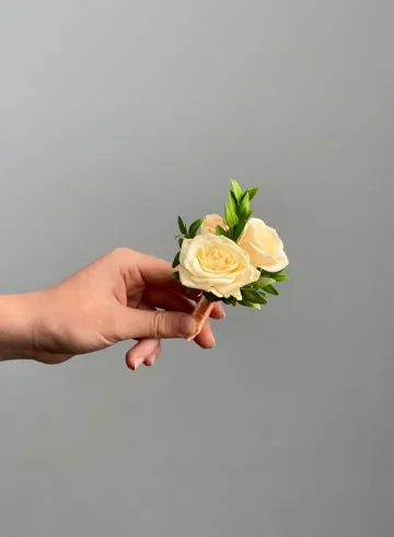 Свадебная бутоньерка от интернет-магазина цветов в 