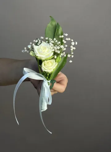 Бутоньерка для жениха из роз от интернет-магазина цветов в 