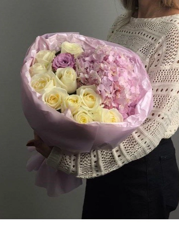 Букет  &laquo;Клубничный пломбир&raquo; от интернет-магазина цветов в 