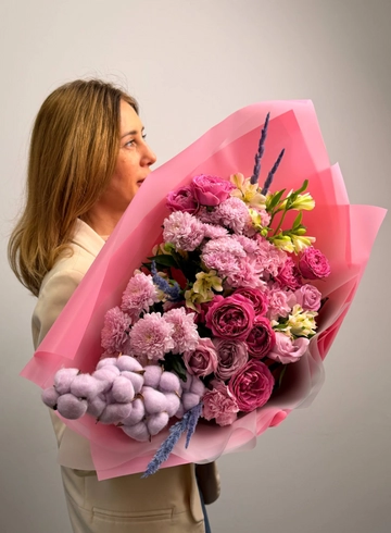 Букет с розой &laquo;Джамилия&raquo; от интернет-магазина цветов в 