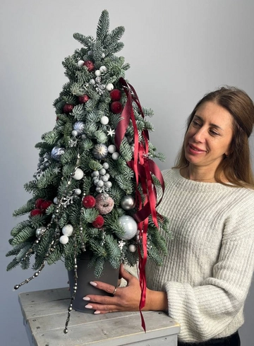 Композиция &laquo;Новогоднее конфетти&raquo; от интернет-магазина цветов в 