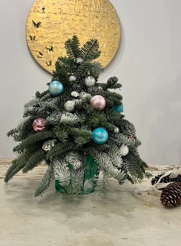 Елка &laquo;В серебре&raquo; от интернет-магазина цветов в 