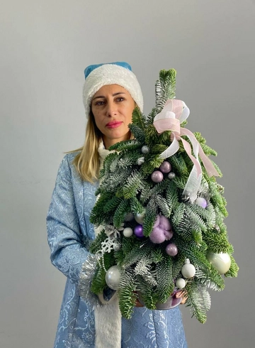 Елка натуральная &laquo;Серебряный иней&raquo; от интернет-магазина цветов в 