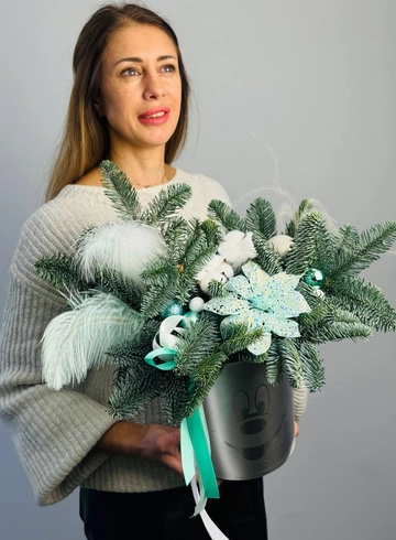 Композиция &laquo;Новогодний изумруд&raquo; от интернет-магазина цветов в 