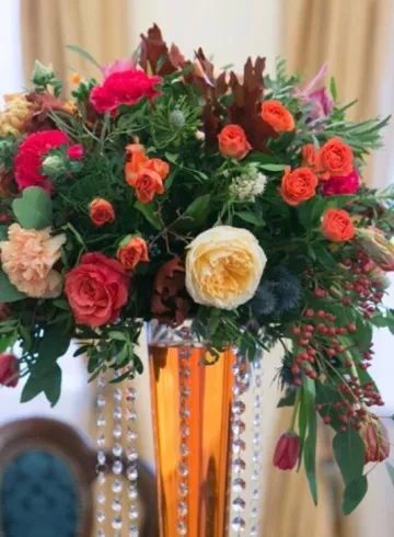 Оформление живыми цветами столов от интернет-магазина цветов в 