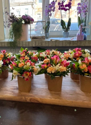 Цветочное оформление стола от интернет-магазина цветов в 