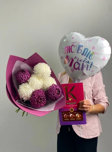 Комбо-набор &laquo;Любимой&raquo; от интернет-магазина цветов в 