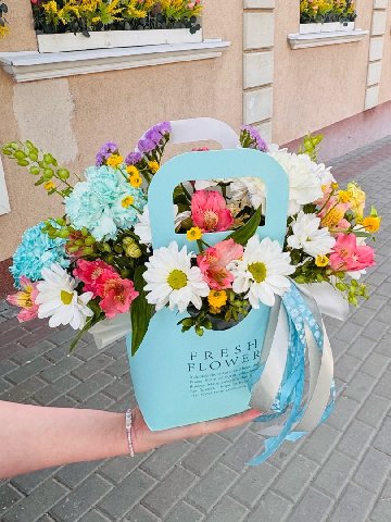 Композиция из хризантем, гвоздик и альстромерий &laquo;Фианит&raquo; от интернет-магазина цветов в 