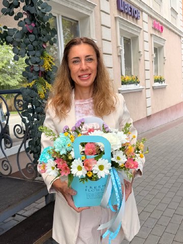 Композиция из хризантем, гвоздик и альстромерий &laquo;Фианит&raquo; от интернет-магазина цветов в 