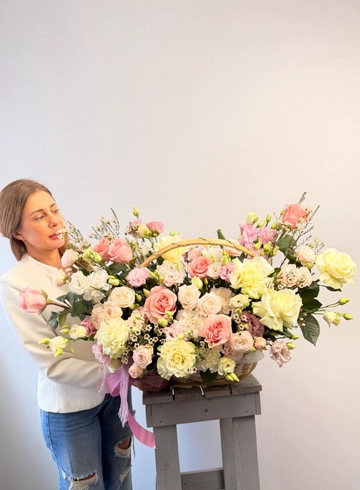 Композиция из роз &laquo;Для настроения&raquo; от интернет-магазина цветов в 