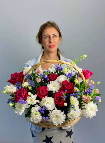 Корзина «Шангри-Ла» от интернет-магазина цветов в 