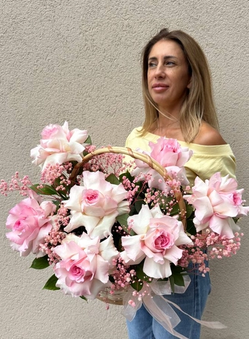 Композиция &laquo;Облако из роз&raquo; от интернет-магазина цветов в 