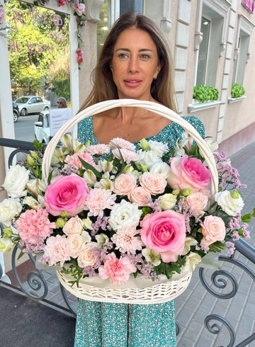 Композиция  из роз «Конфета» от интернет-магазина цветов в 