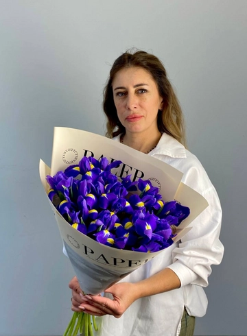 Букет  из ирисов&laquo;Вдыхая весну&raquo; от интернет-магазина цветов в 