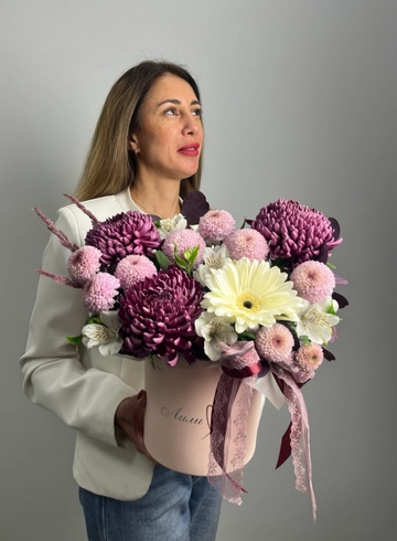 Композиция с хризантемой &laquo;Мечтатель&raquo; от интернет-магазина цветов в 