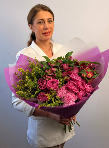 Букет из роз и гвоздик &laquo;Шелест&raquo; от интернет-магазина цветов в 