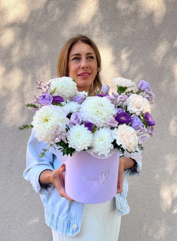 Композиция из георгина &laquo;Цветочная Ода&raquo; от интернет-магазина цветов в 