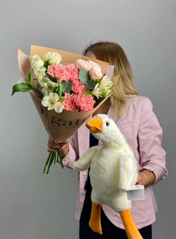 Комбо - набор &laquo;Приятные объятия&raquo; от интернет-магазина цветов в 