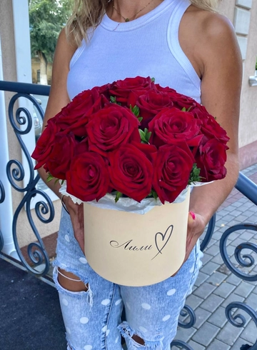 Композиция из роз «Бовардия» от интернет-магазина цветов в 