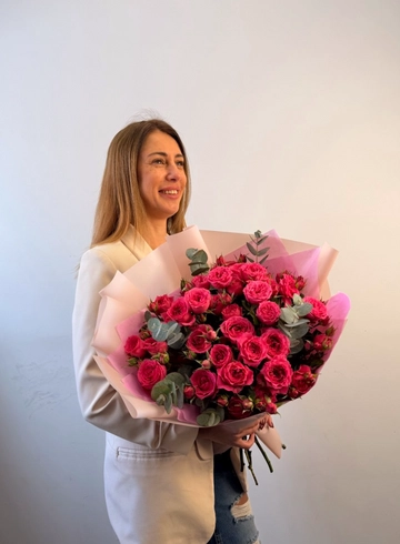 Букет из кустовых роз &laquo;Бэлла&raquo; от интернет-магазина цветов в 