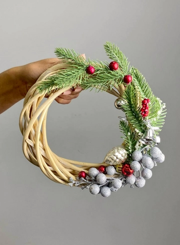 Венок новогодний &laquo;Ягодный&raquo; от интернет-магазина цветов в 