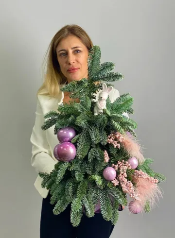 Ёлка&laquo;Красавица&raquo; от интернет-магазина цветов в 