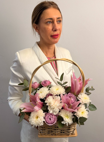 Композиция из лилий, роз и хризантем &laquo;Нежный взгляд&raquo; от интернет-магазина цветов в 