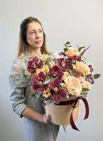 Композиция из орхидей и роз &laquo;Орхидея&raquo; от интернет-магазина цветов в 