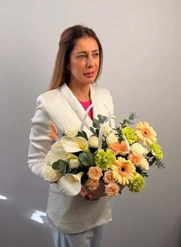 Сборная композиция &laquo;Яркость сезона&raquo; от интернет-магазина цветов в 