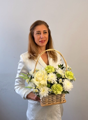Весенняя корзина от интернет-магазина цветов в 