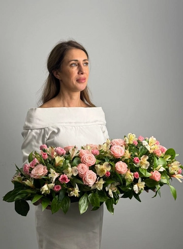 Композиция с кустовой розой от интернет-магазина цветов в 