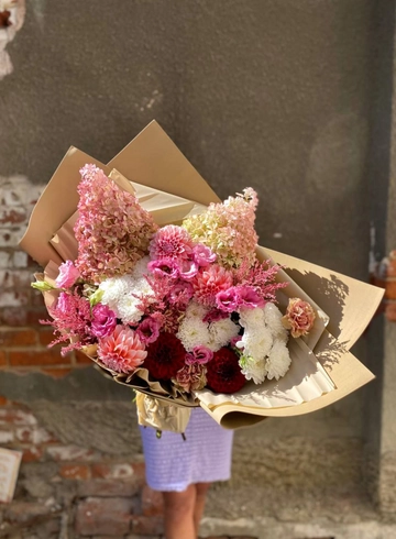 Букет с гортензией и георгином «Розовый бархат» от интернет-магазина цветов в 