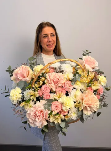 Композиция из французских роз, альстромерии и хризантемы &laquo;Совершенство&raquo; от интернет-магазина цветов в 